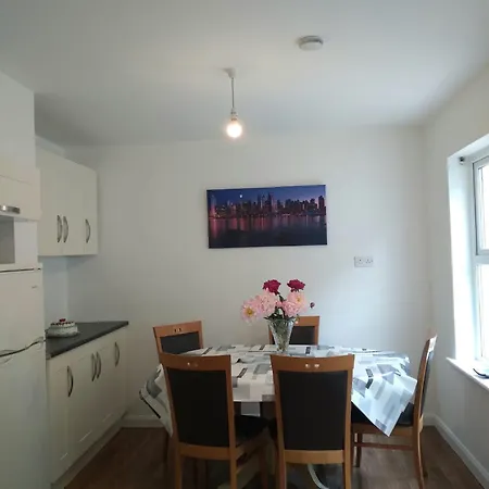 Lovely 3 Bedroom House In Great Location Сasa de vacaciones